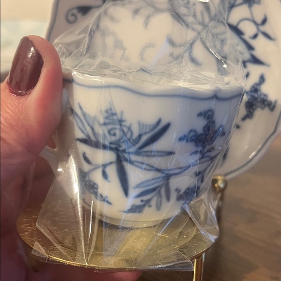 Floral Blue and White coffee cup - Picture 3 of 10